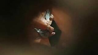 Волохату кицьку японської шлюшки Реко Саегуса розтирають еротика и секс пальцями